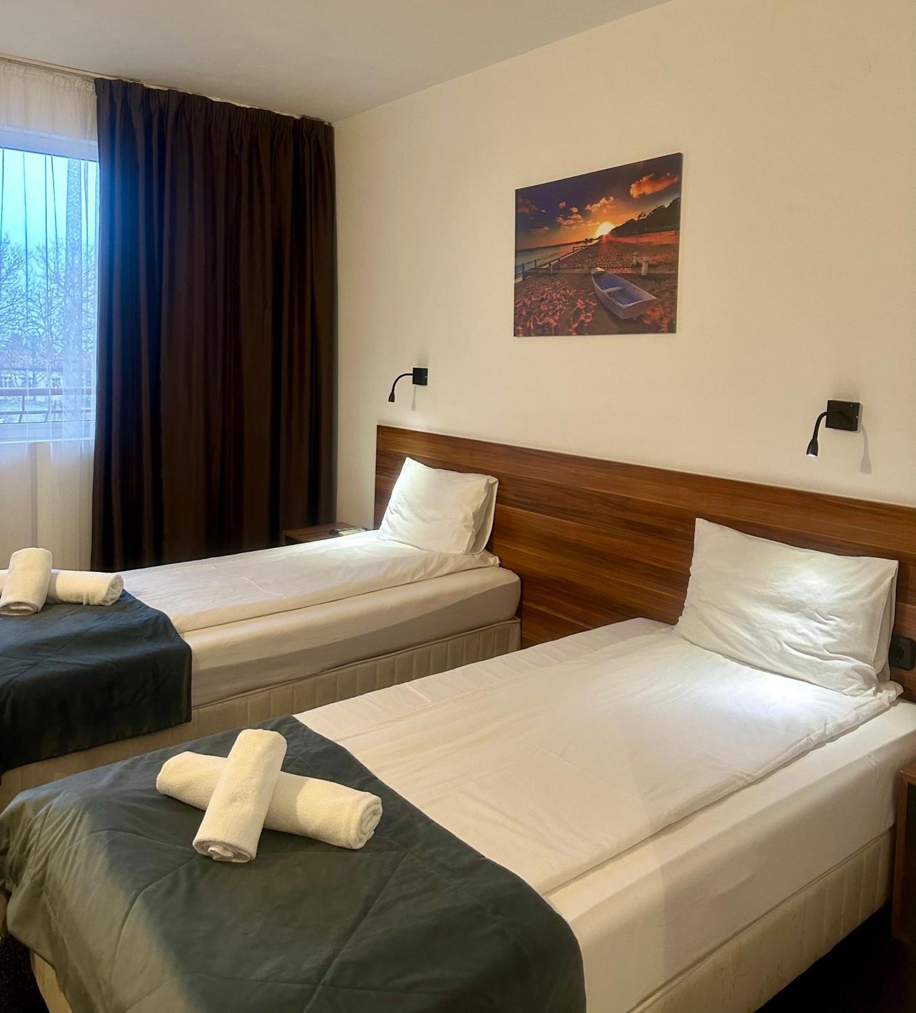 Hotel Brilliance Warna Exterior foto